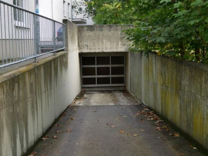 Wir vermieten freie Tiefgaragenstellplätze in Bischofswerda! – Foto 1