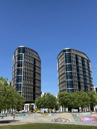 شقة فاخرة مع تبريد نشط، لوجيا وتراس على السطح – حي هافنبارك – Wohntürme Hafenparkquartier