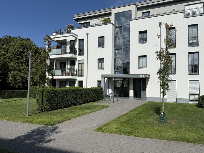 Nur 100 m vom Meer entfernt - Stilvolle 3 ZKB Wohnung mit Marken EBK u. TG Stellplatz – फोटो 1