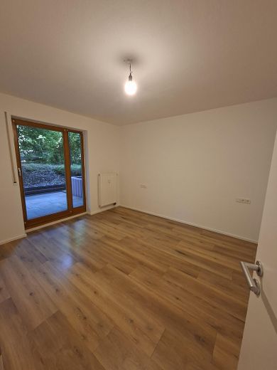 Wohnen wie im Grünen: Frisch renovierte 2-Zimmer-Wohnung (57m2) mit Terrasse & Gartennutzung – Foto 6