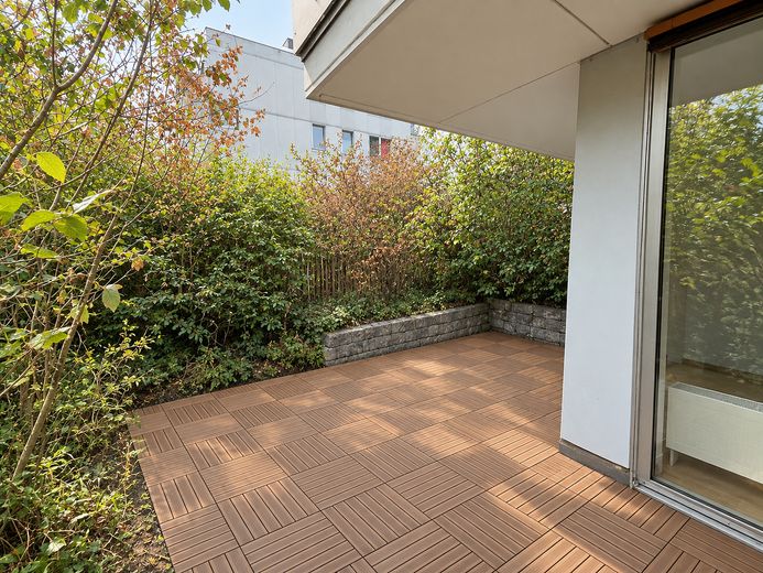 Tadilat edilmiş 2 odalı daire, teraslı, yeni mutfaklı ve kapalı otopark yerli – Terrasse