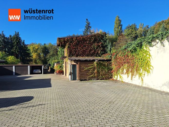 Blick vom Hof zum Garten