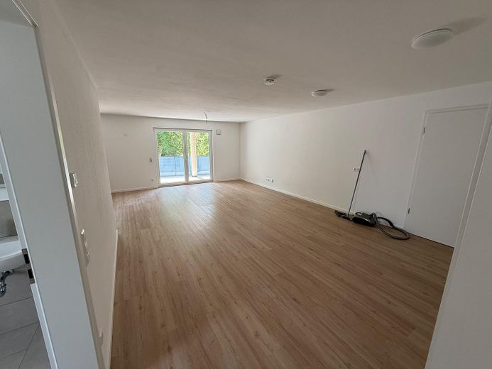 3-Zimmer Wohnung mit Balkon in Nordrach (Neubau/Barrierefrei/Einzug ab sofort möglich) – Wohnzimmer