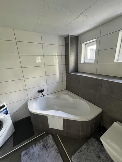 APPARTAMENTO CON TERRAZZA - Invidia degli amici - incluso gratuitamente - REALE e MODERNO - particolare e vicino al confine! – 7 Eckbadewanne