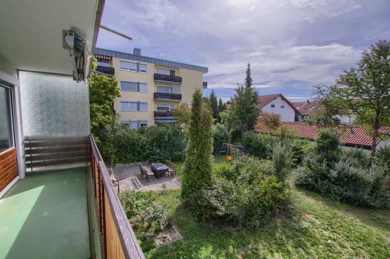 Світла 4-кімнатна квартира з балконом, хобі-приміщенням 38 м² та паркомісцем у підземному гаражі — вільна негайно в Штраубінгу – Loggia / Garten