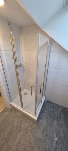 La vostra nuova casa: moderna, elegante e situata in una posizione assolutamente tranquilla! – Badezimmer