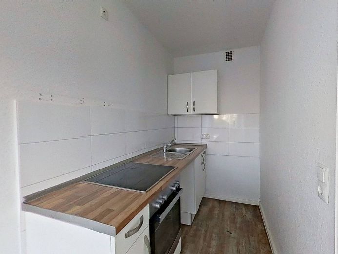 Modernes 1-Zi.-Apartment mit BALKON und EBK – Ansicht I: Küche