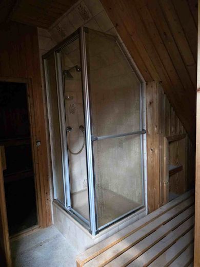 !Provisionsfrei! Sanierungsbedürftiges Einfamilienhaus! – Dusche im Spitzboden