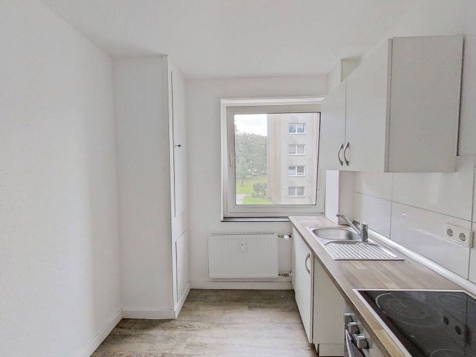 Moderno apartamento de 3 habitaciones con COCINA EMPOTRADA – Ansicht I: Küche