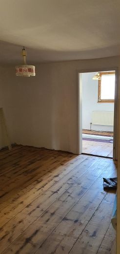 Vecchio casale con 9 stanze, garage e tre piani sottotetto – Foto 22
