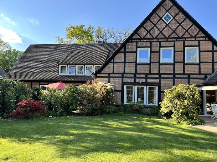 Goßzügige Wohnung für 2 Personen auf dem Strampenhof im Herzen von Bad Bevensen – Wohnzimmerfenster
