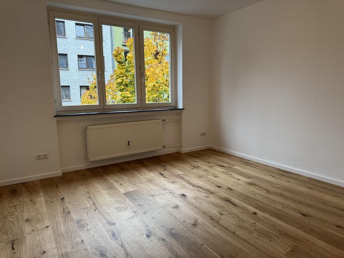 Encantador y amplio apartamento de 2 habitaciones con balcón en una ubicación privilegiada en Berger Straße. – Foto 5