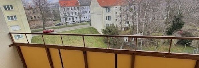Bel appartement élégant et ensoleillé de 3 pièces à louer à Dessau, au 4e étage, 58,20 m² avec balcon.