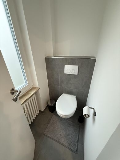 Stanza in appartamento condiviso con balcone | Ristrutturata con materiali di pregio e completamente arredata – Foto 11
