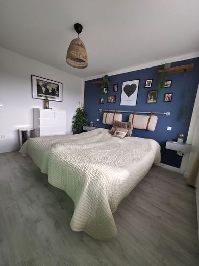 Bremen Neustadt’ın çatılarının üzerinde yaşam – gün batımları sunan modernize edilmiş 4 odalı daire! – Schlafzimmer (Eltern)