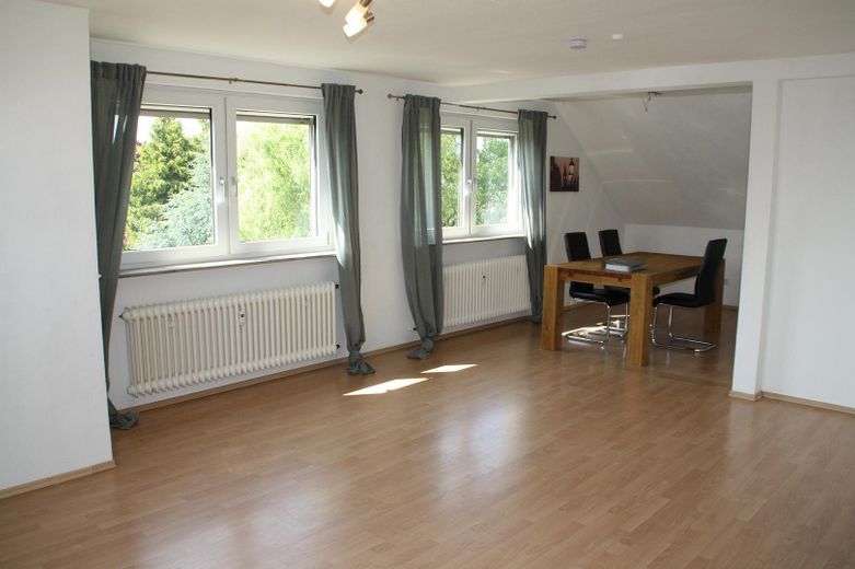 Wohnzimmer mit Essplatz