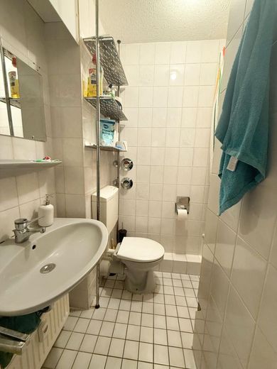 1 Zimmer Apartment mit Balkon zentral in Rheinau See – Badezimmer