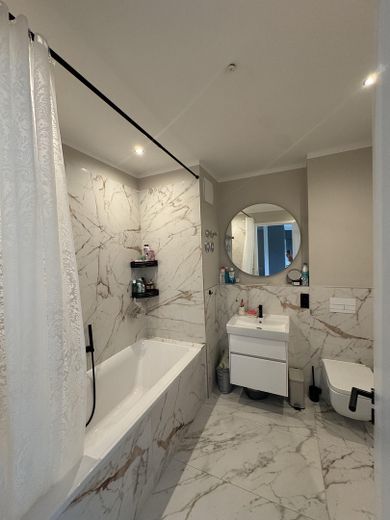 Badezimmer mit Badewanne