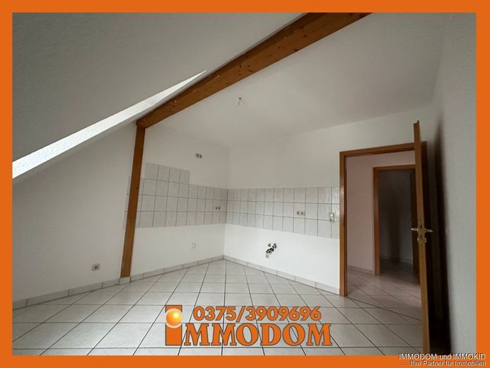 3-Zimmer-Dachgeschoss-Wohnung mit großem BALKON und Holzbalkendecke zu vermieten! – Küche