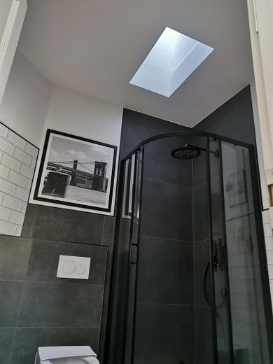 Badezimmer mit Tageslicht