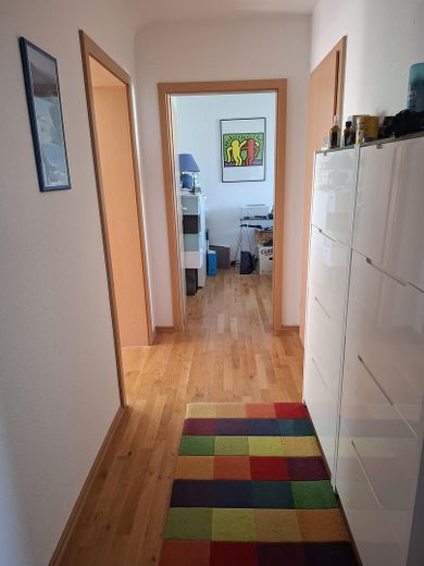 Wunderschöne 3-Zimmer-Wohnung mit Dachterrasse und Balkon in der KA-Oststadt – Zentraler Flur
