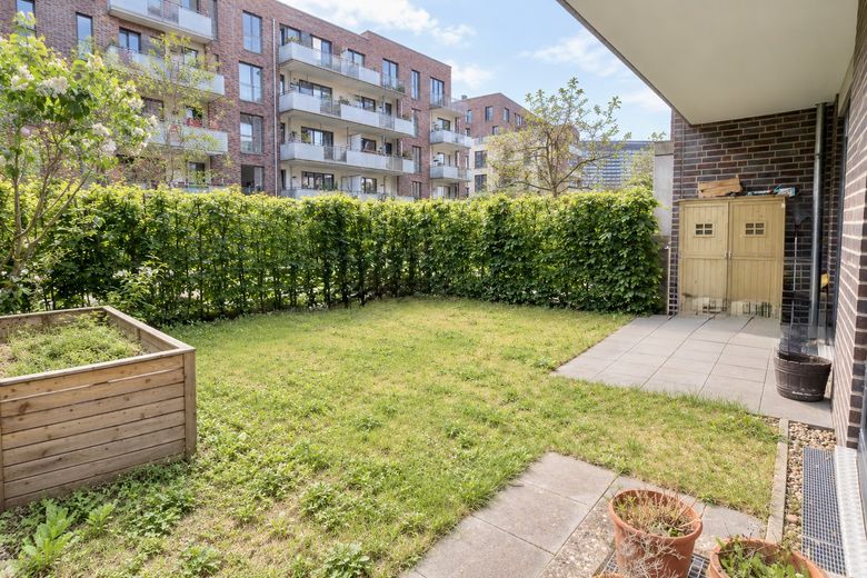 Freshly renovated in Othmarschen: 4 rooms, each with a garden door – commission-free – Ostgarten mit Terrasse