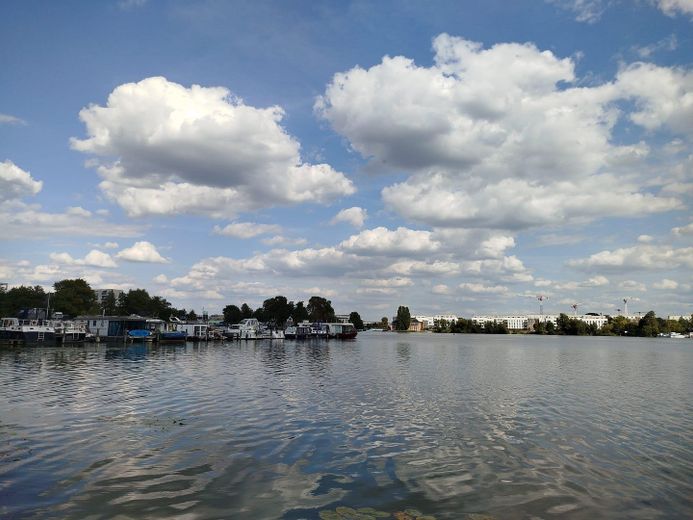 Family-friendly modern semi-detached house in a quiet development on the Havel – Blick über den Spandauer See