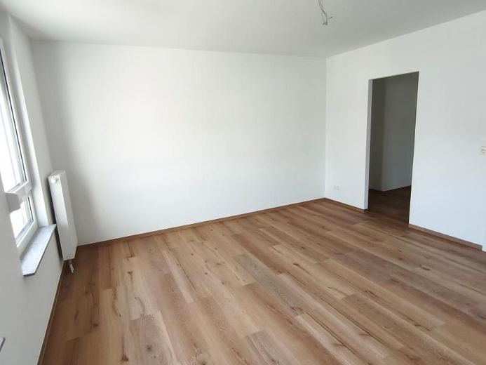 Reihenmittelhaus mit Garten, Garage und zusätzlichem Stellplatz – OG: Schlafzimmer mit Ankleide Bild 2