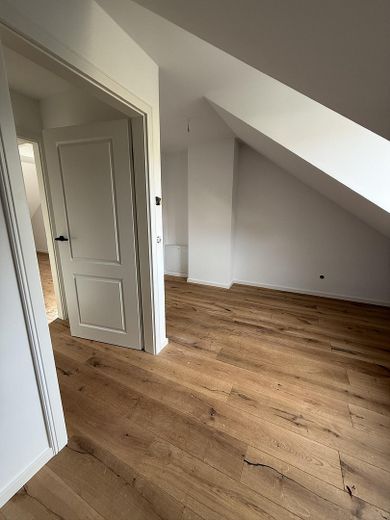 Modernes Reiheneckhaus Stuttgart-Stammheim – Erstbezug nach Kernsanierung – 2. OG (Bauphase)
