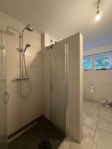 *Zentral gelegene 2 Zimmer Wohnung für Singles oder Pärchen per sofort zu vermieten !!!* – Duschbad
