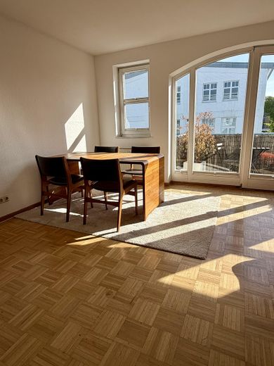 Bezugsfrei in Flingern: 1-Zimmer-Wohnung mit Balkon, Keller und Tiefgarage – Essbereich