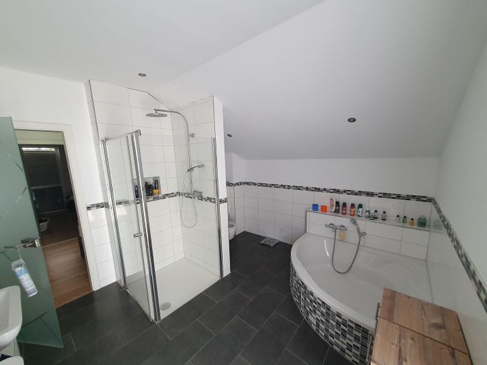 Bad DG mit Eckbadewanne