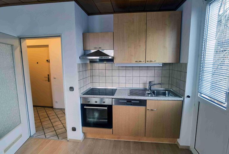 Charmantes ruhiges Appartement in bester Lage voll ausgestattet – Küchenzeile