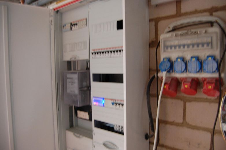 Neuer Stromverteiler
