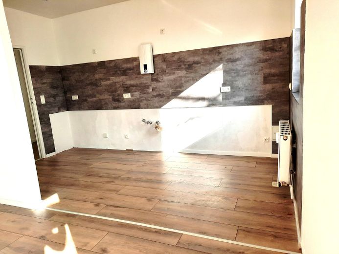 3-Zimmer-Wohnung (72 m²) mit Südwest-Balkon & Stellplatz – umfassend saniert (Provisonsfrei) – Küche leer