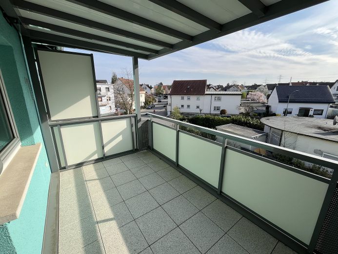 Modernisierte, helle 2-Zimmer-Wohnung mit Wohnküche – Balkon