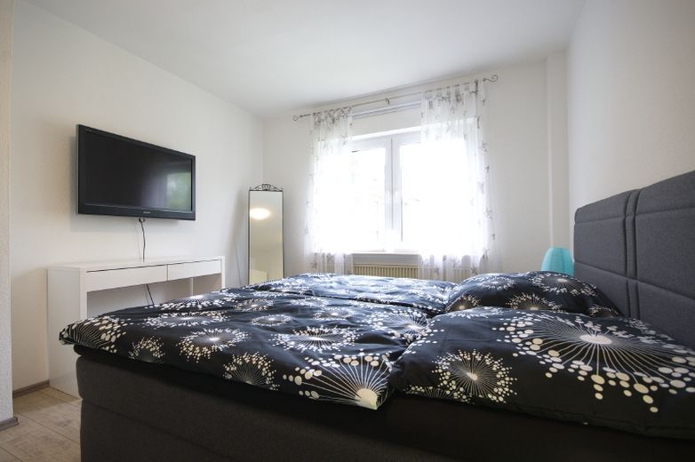 Wohnung in einem gepflegten Mehrfamilienhaus mit Internet und Waschmaschine nahe Bahnhof West für den Langzeitaufenthalt ab 6 Monaten – 4bd1808c1203c490aadeae7044381b7ab3febb91.jpg