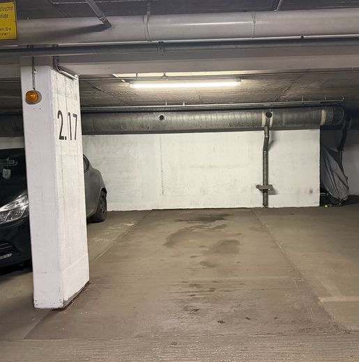 Perfekt geschnittene und zentrale Wohnung in bester Lage – Tiefgaragenstellplatz