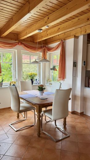 Casa de vacaciones con embarcadero propio en Hafendorf Rheinsberg – Essbereich im Erker