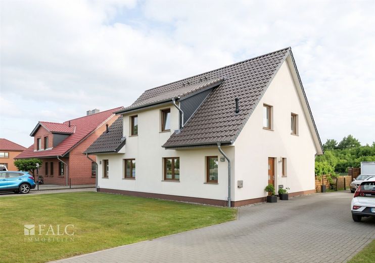 +++ Kapitalanlage mit Potenzial: Ihr Zweifamilienhaus in Ruhelage +++ – Außenansicht I Whg. 2e
