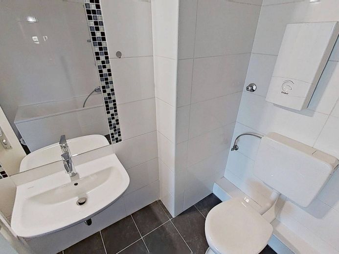 Schöne 2-Zimmer-Wohnung mit BALKON und modernem Wannenbad – Ansicht II: Bad