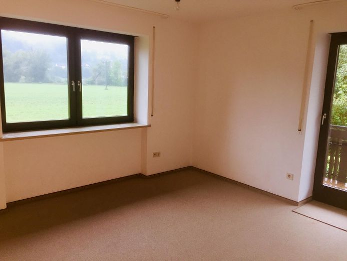 Günstige 4,5-Zimmer-Wohnung mit Balkon, Garten und Wärmepumpe in Obereichstätt zu vermieten – Kinderzimmer 1 mit Balkon