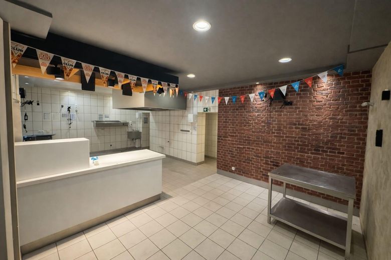 Verkaufsraum straßenseitig