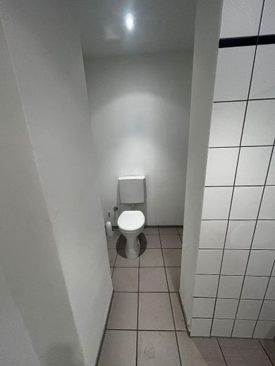 Renovated office with 420sqm warehouse / hall | production area incl. sanitary facilities – Foto 6