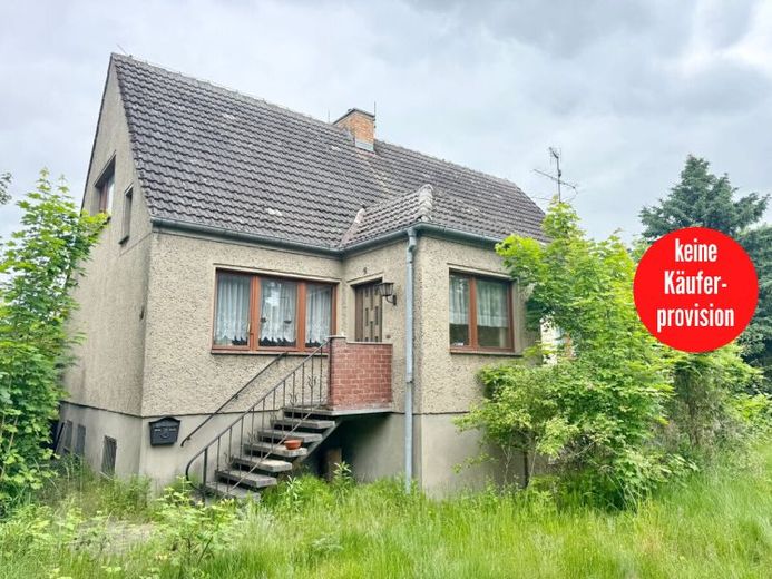 HORN IMMOBILIEN ++ großes Haus 7 Zimmer, mit großem Grundstück in Altentreptow, sanierungsbedürftig – फोटो 1