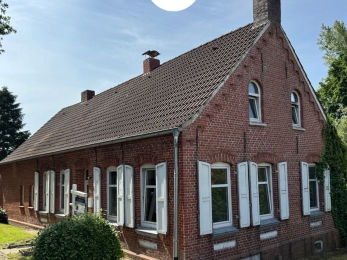 Sanierungsbedürftige Doppelhaushälfte mit viel Potenzial in ruhiger Lage. – Foto 1