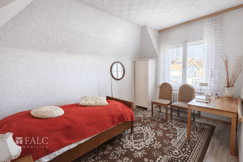 Platz für Familie, Ideen und Zukunft! Einfamilienhaus mit großem Grundstück - FALC Immobilien – Gästezimmer OG