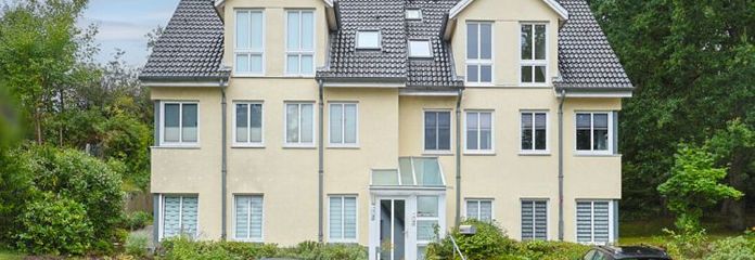 Wohnen auf drei Ebenen – helle Split-Level-Wohnung mit Balkon