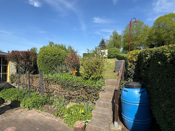 Blick zum Gartenaufgang