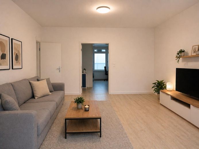Kernsanierte 4-Zimmerwohnung mit separatem Esszimmer in Zeitz – Wohnzimmer